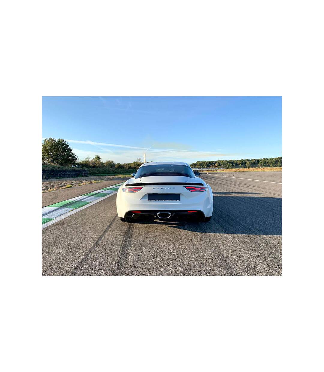 Stage de pilotage avec 3 tours au volant de l’Alpine 110 sur le circuit de Nogaro - SMARTBOX - Coffret Cadeau Sport & Aventure