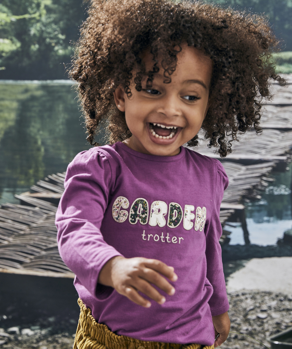 T-SHIRT MANCHES LONGUES EN COTON BIO VIOLET ET MESSAGE FLEURI