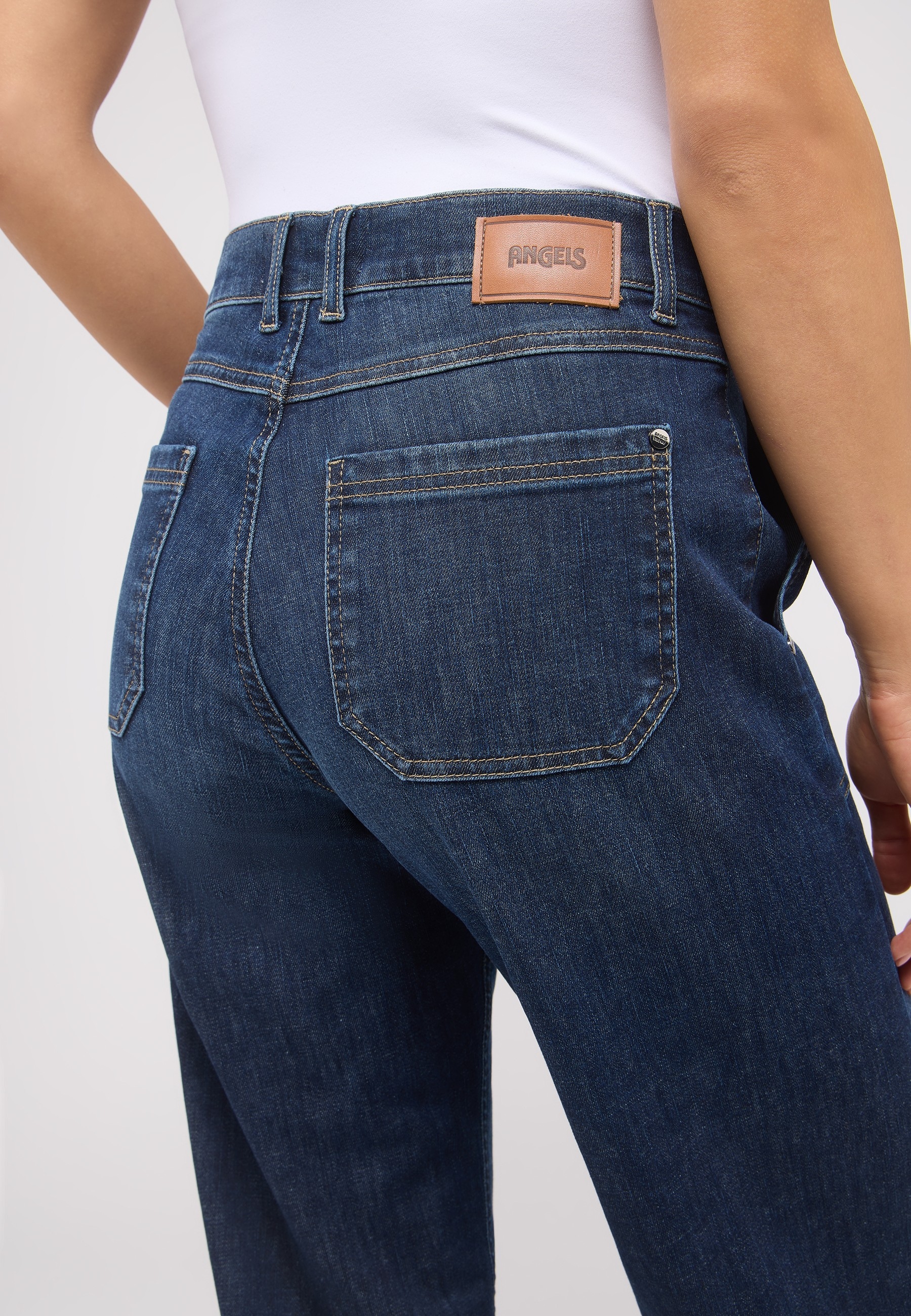 ANGELS Relax-fit-Jeans »LIZ WORKER« mit grossen Vordertaschen und Fade-Out Effekten
