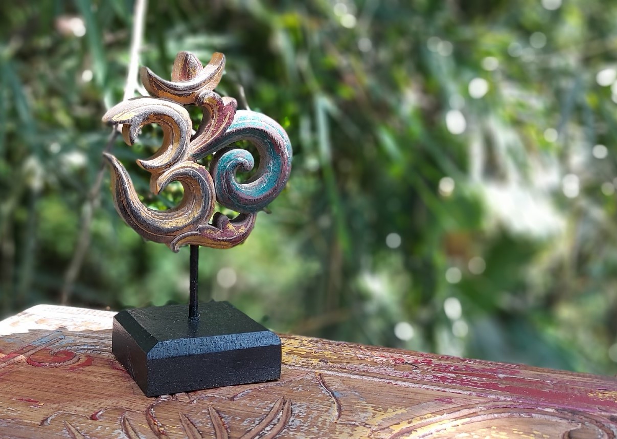 Holzskulptur 'Om', multicolor, H 17 cm, B 10 cm, L 10 cm von fischer's lagerhaus