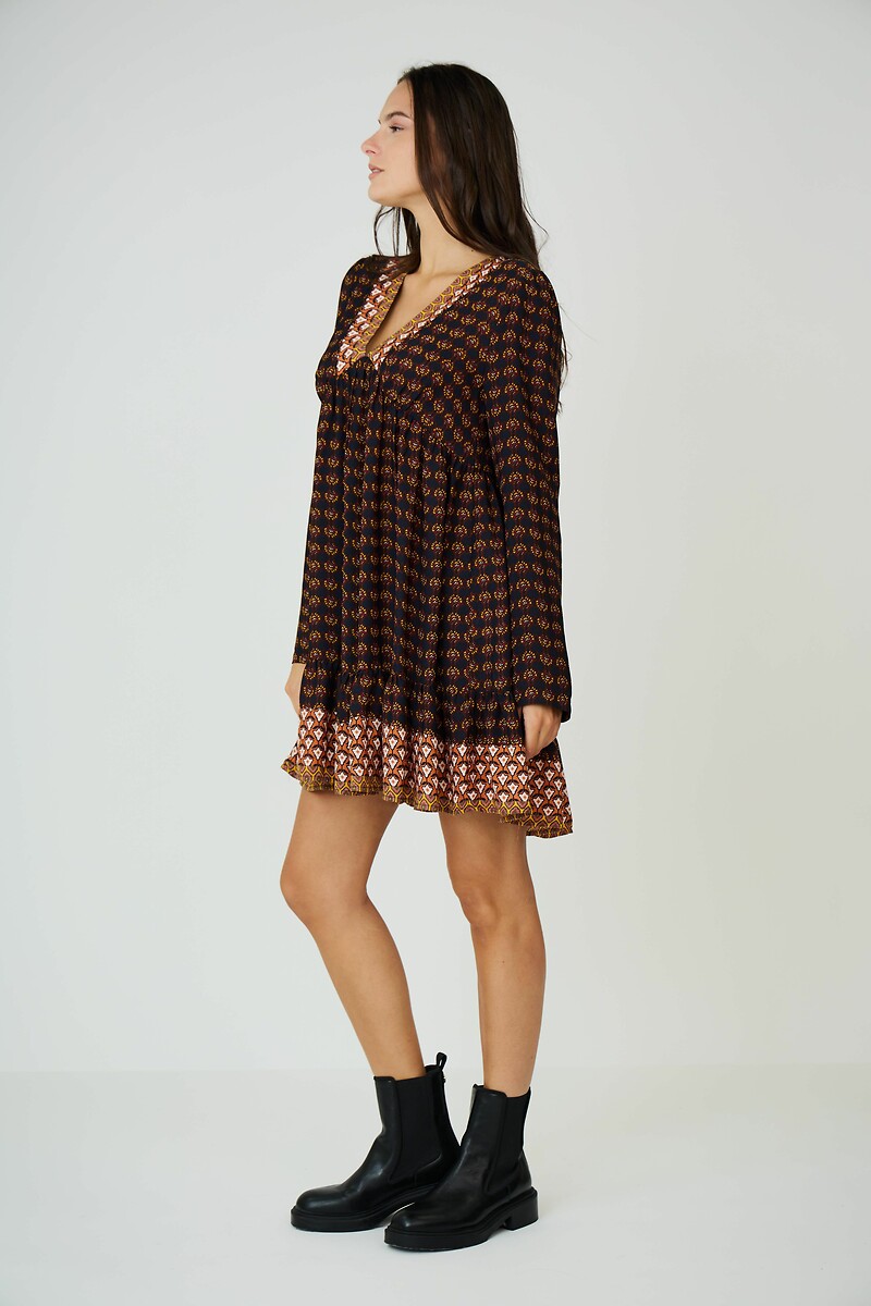 ATÉ BREVE<br>Vestido curto, mangas compridas, decote em V
