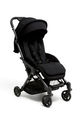 Beemoo Sittepute, All Black
