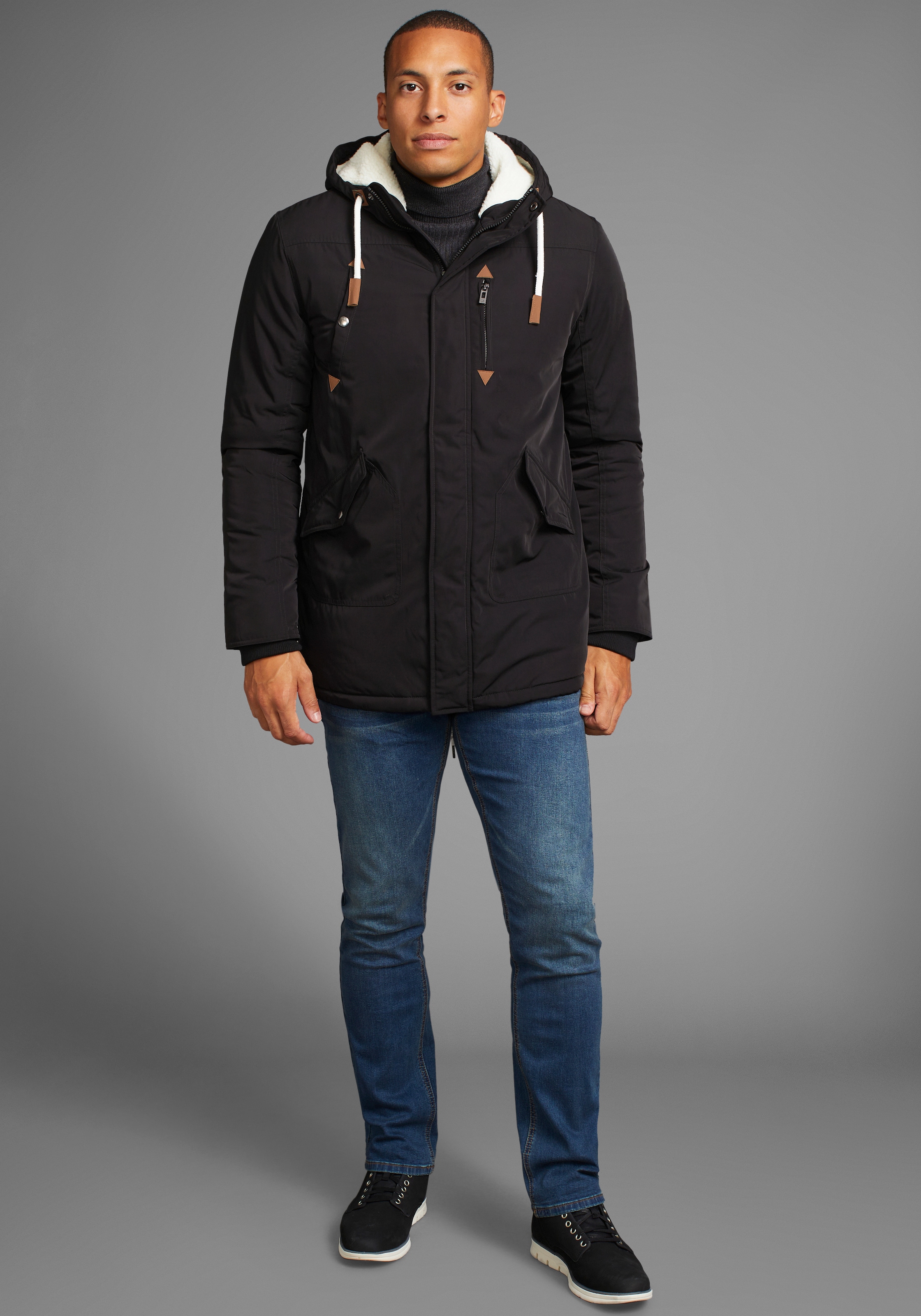 Bruno Banani Winterjacke mit Kapuze modischer Stil,  taillierte Passform,  mit Kapuze,  mit Kordelzügen