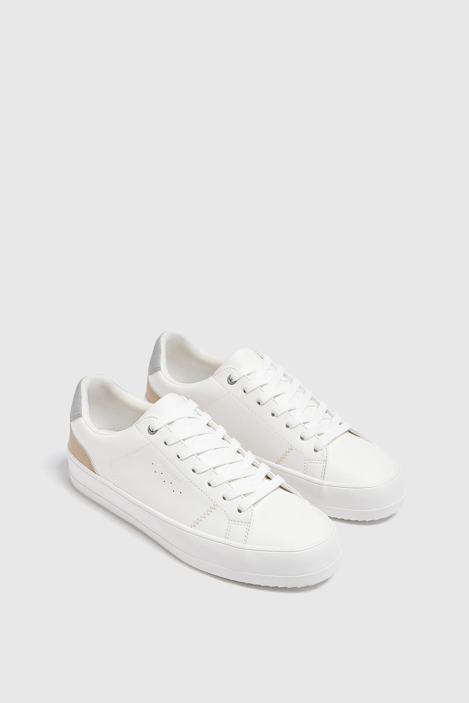 TÊNIS CASUAL COM DETALHE NO CALCANHAR - BRANCO