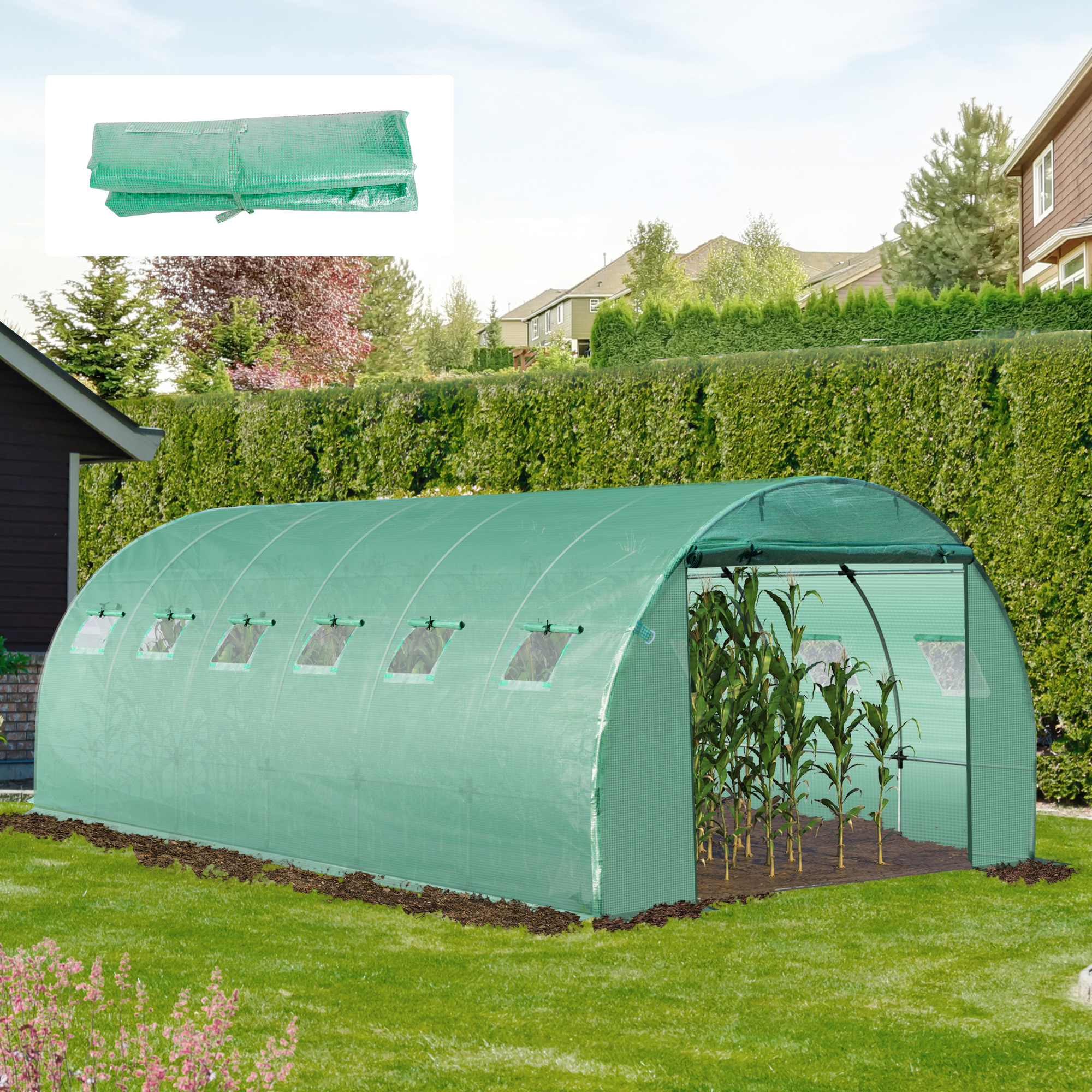 Cobertura de substituição para estufa túnel Outsunny 6x3x2 m em polietileno com 12 janelas e porta de enrolar para proteção de plantas em jardins verdes.