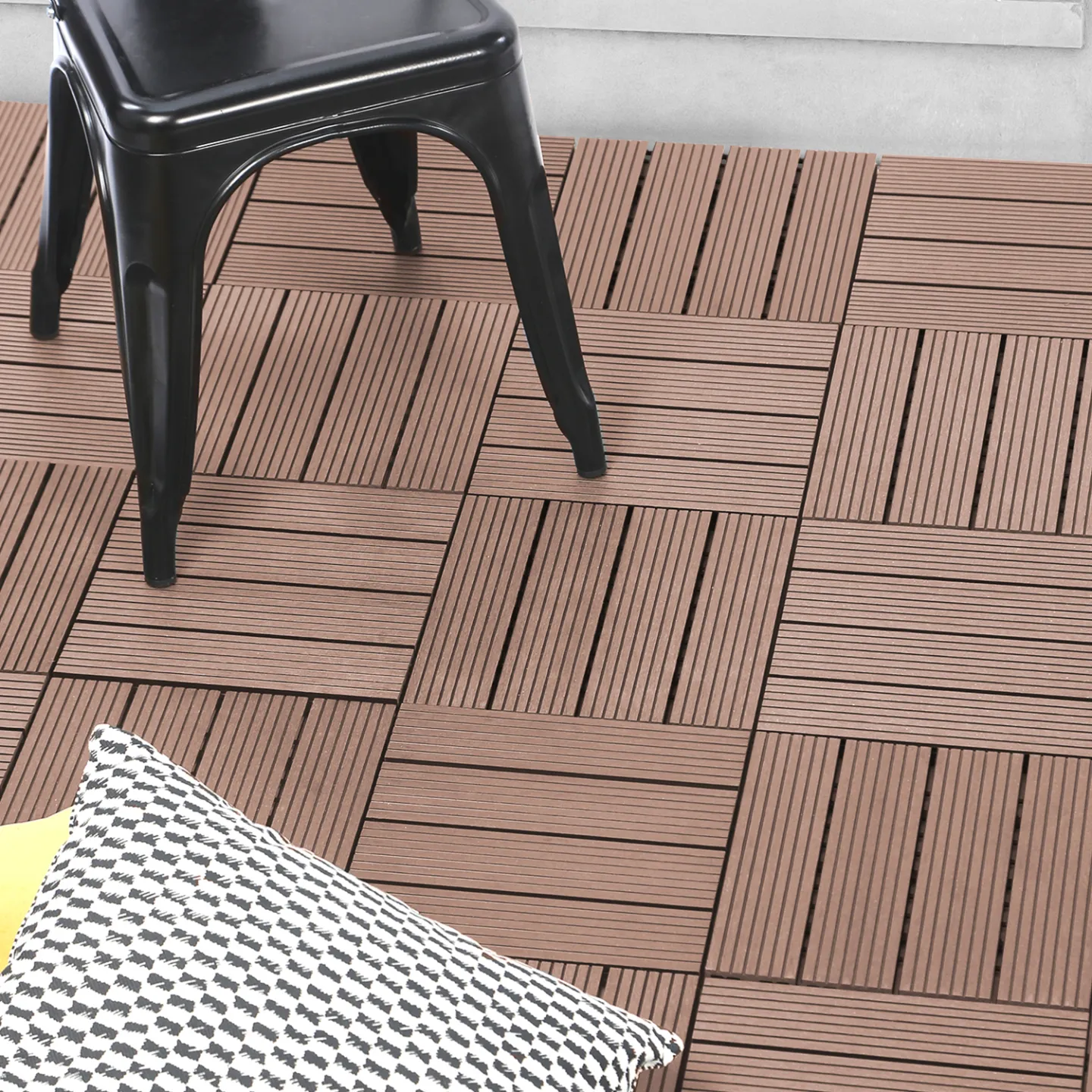 Lot de 5 dalles de terrasse WODHY clipsables bois composite taupe 30 x 30 cm