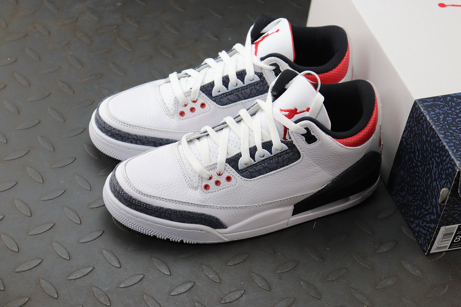 Jordan 3 Retro SE Fire Red Denim