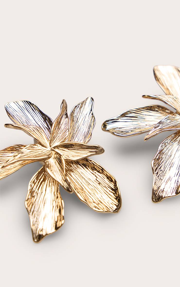 Doré Boucles D'oreilles À Grande Fleur Texturée