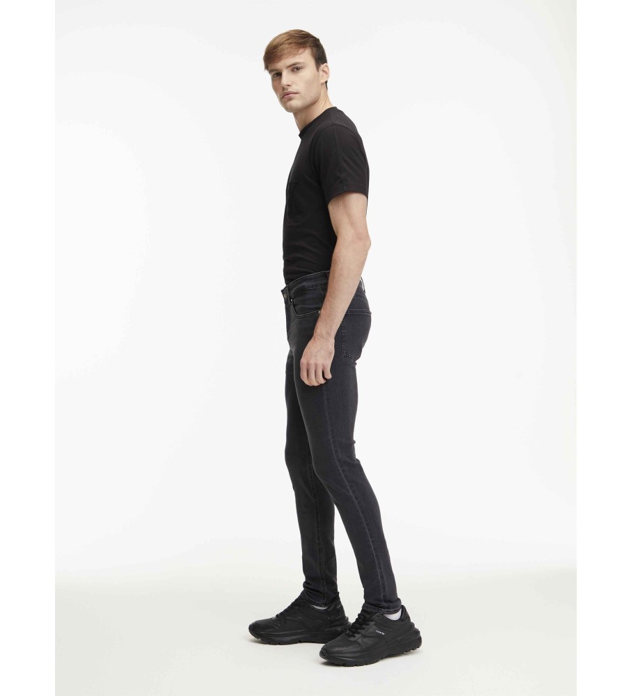 Calça jeans skinny preta Calvin Klein
