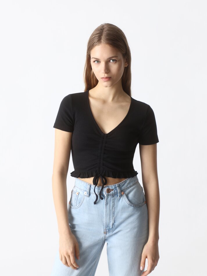 Camiseta de manga curta com nó - Preta
