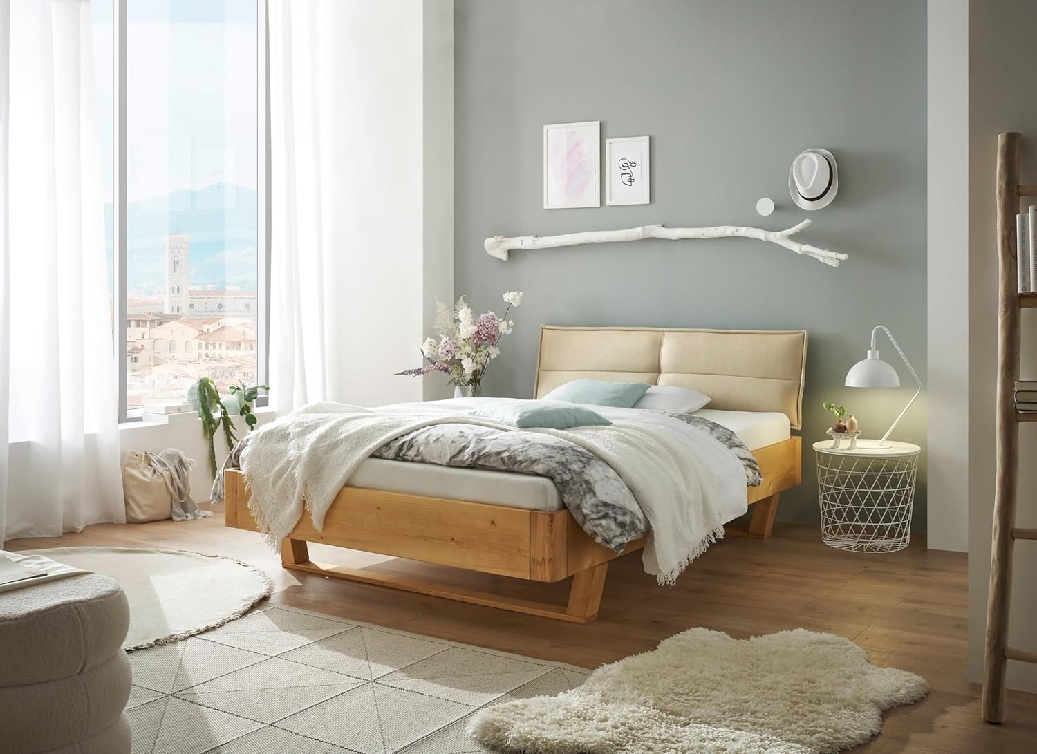 möbelando TJARK Modernes Massivholzbett 180x200, Fichte - Komfortables & hochwertiges Balkenbett mit gepolstertem Kopfteil - 186 x 89 x 219 cm (B/H/T)