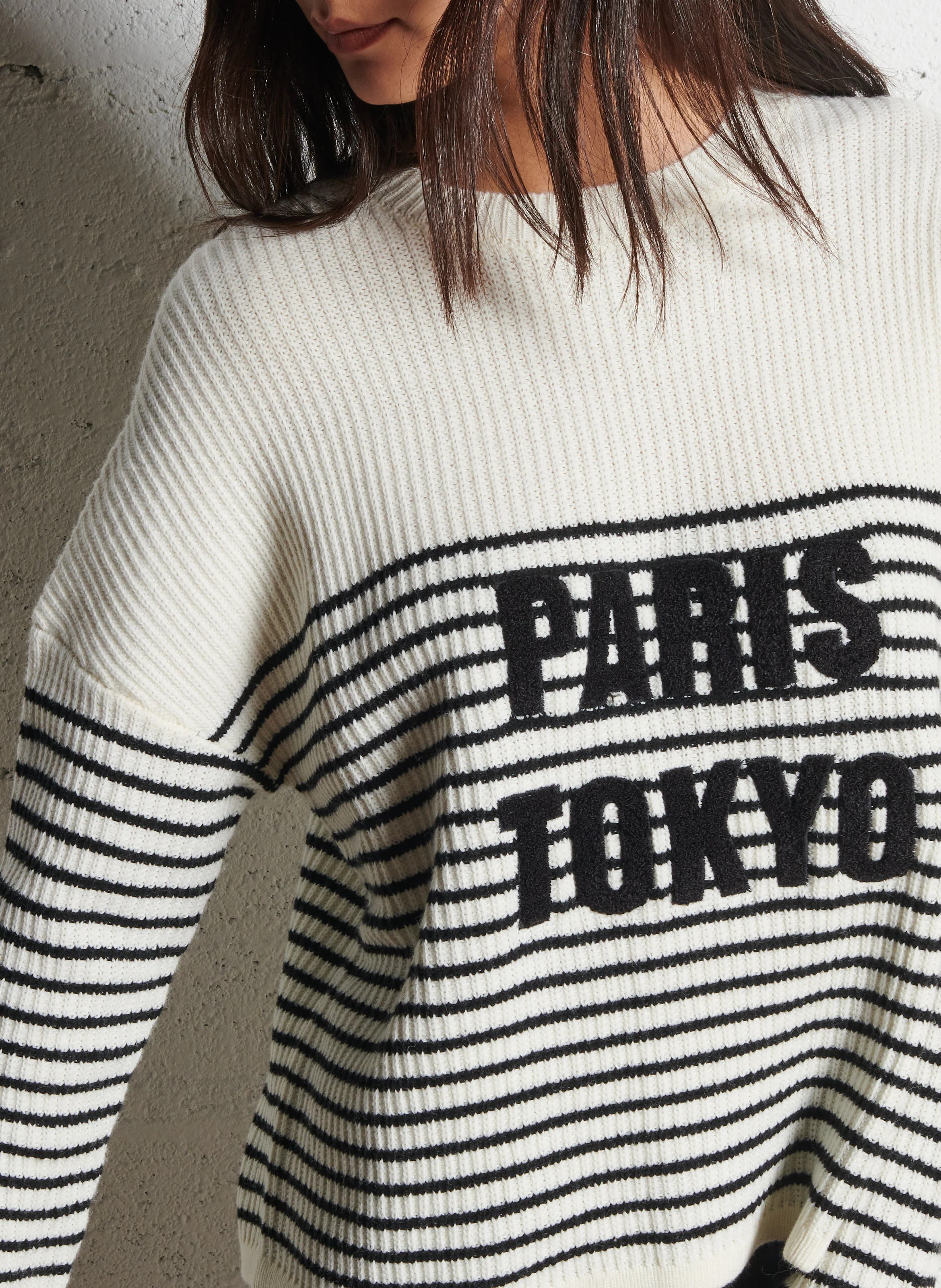 Pull ample col rond rayé en maille mélangée | Noir