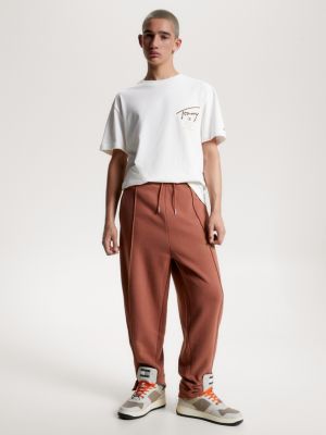 Camiseta clássica com logo exclusivo nas costas