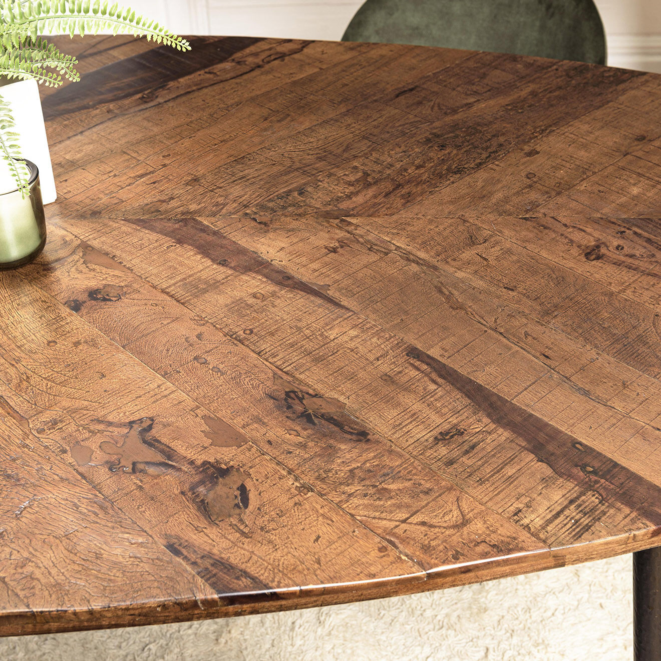 Macabane Table à manger ovale plateau chevrons Kiara bois - 240x109x78 cm