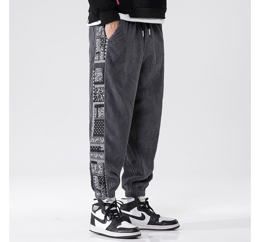 Blueforce - Corduroy baggy joggingbroek met trekkoord in de taille en paisleyprint