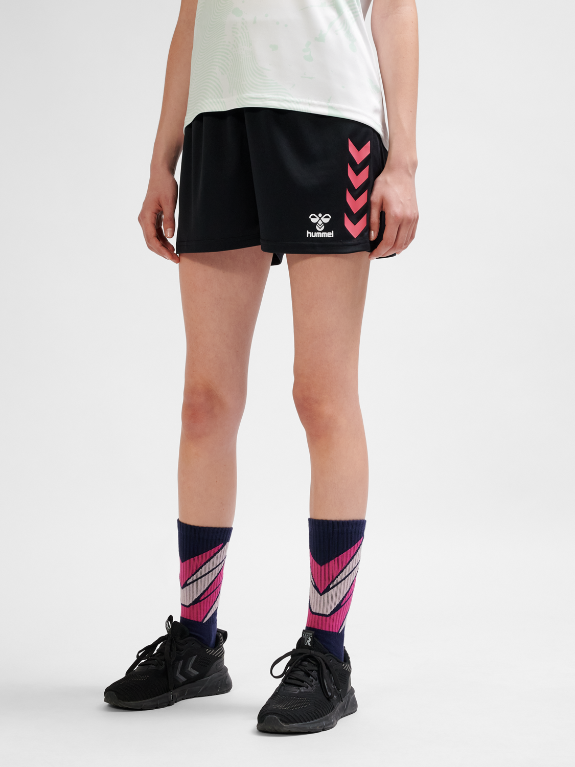 hmlGRAPHIC UNIVERSE SHORTS WOMAN