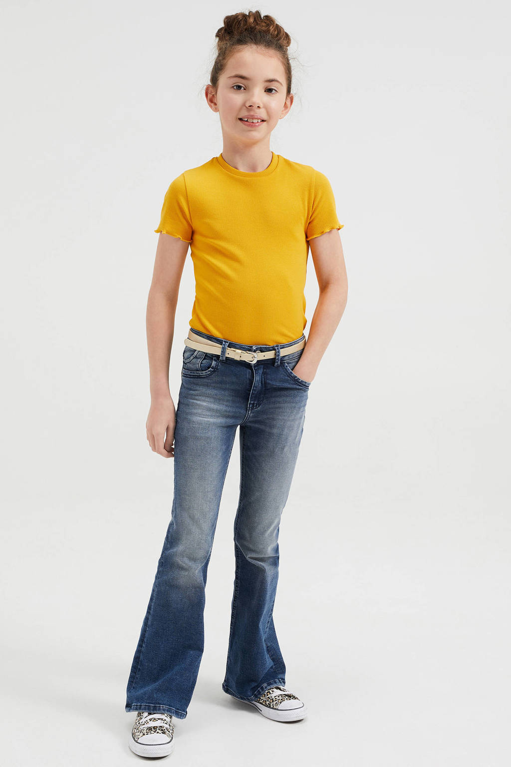 WE Fashion ribgebreid T-shirt met borduursels oker geel