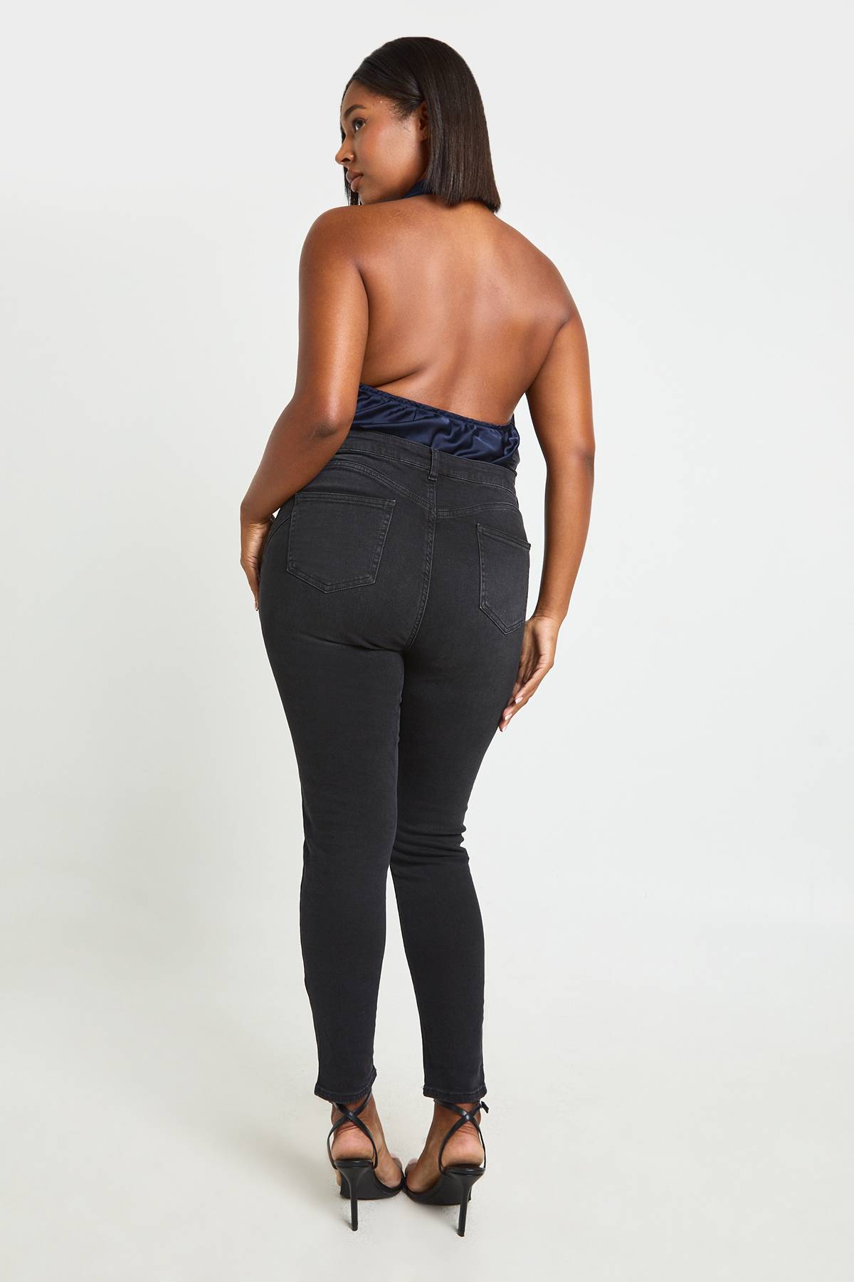 boohoo Plus jean skinny à taille haute rehaussant les fesses