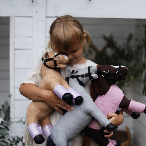Mini-Pferd Daisy Beige