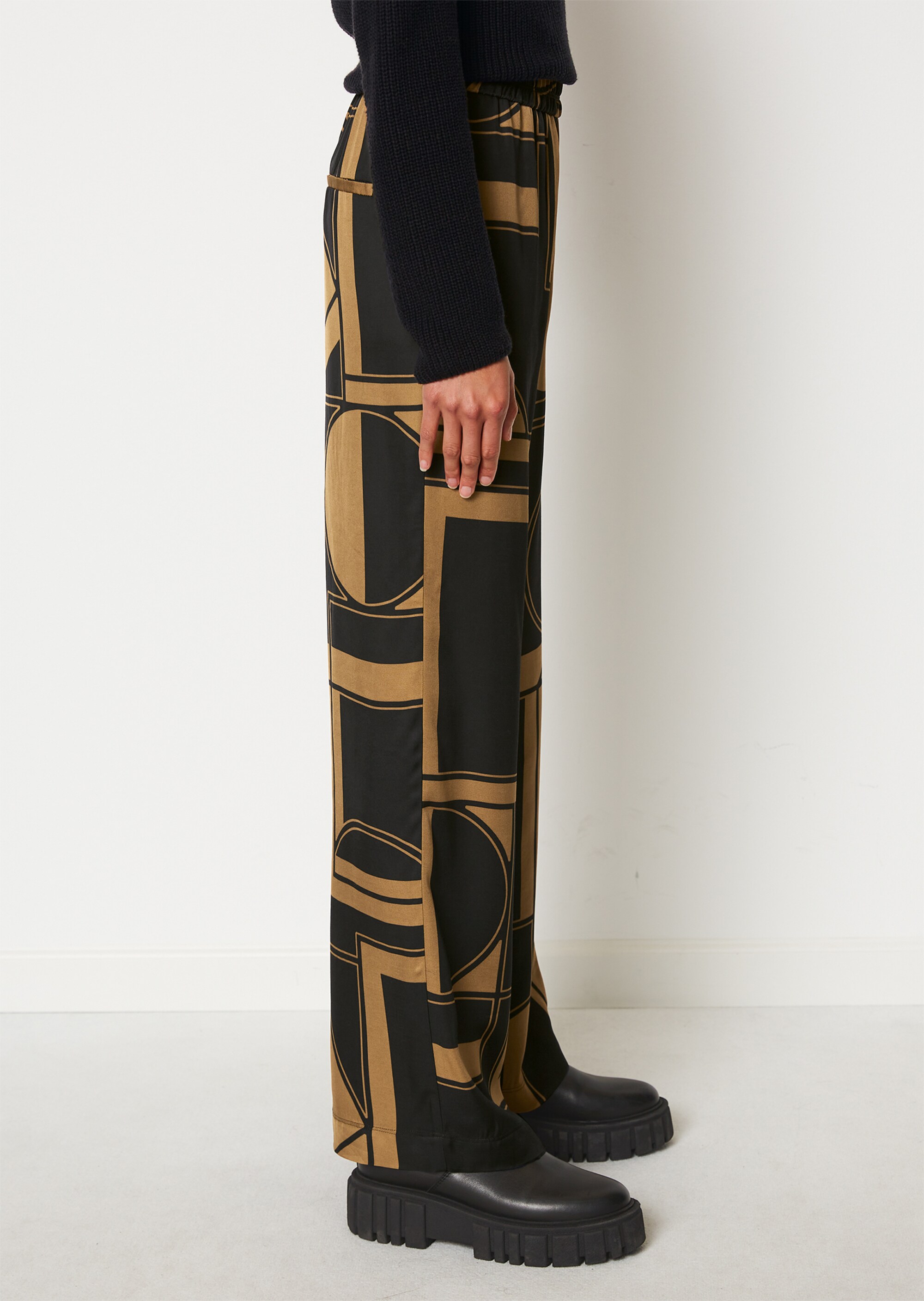 Schlupfhose wide aus bedruckter Viskose