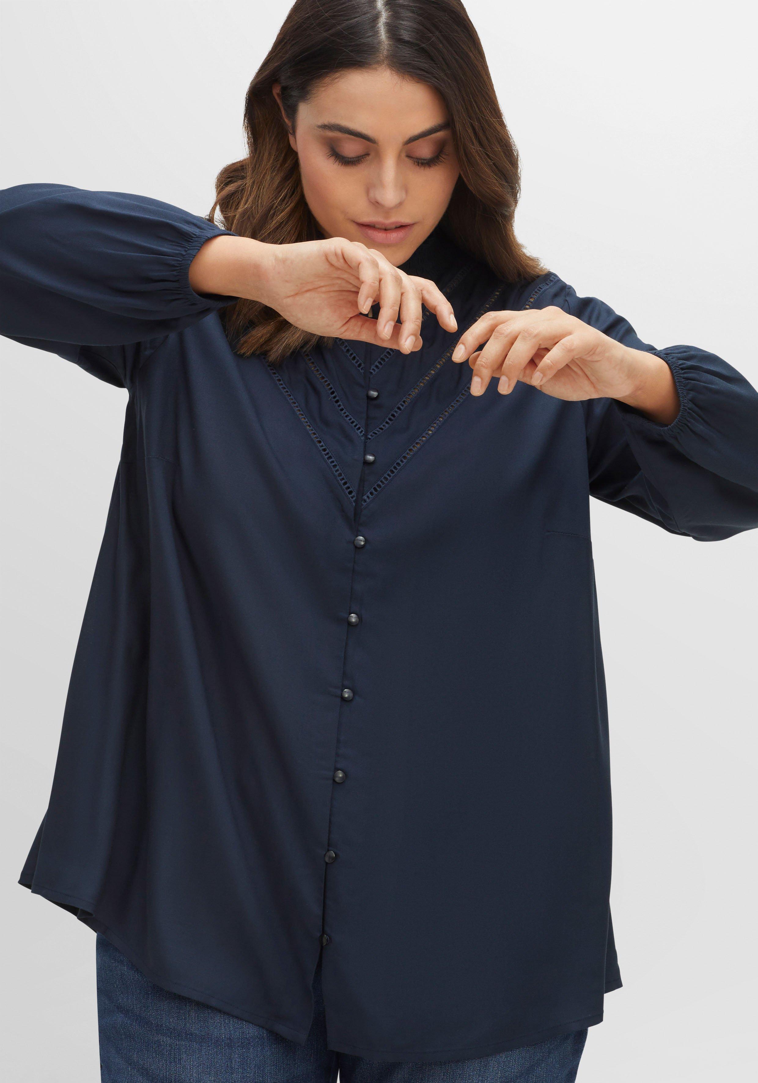 Bluse mit Smok- Ausschnitt und Lochmusterdetails