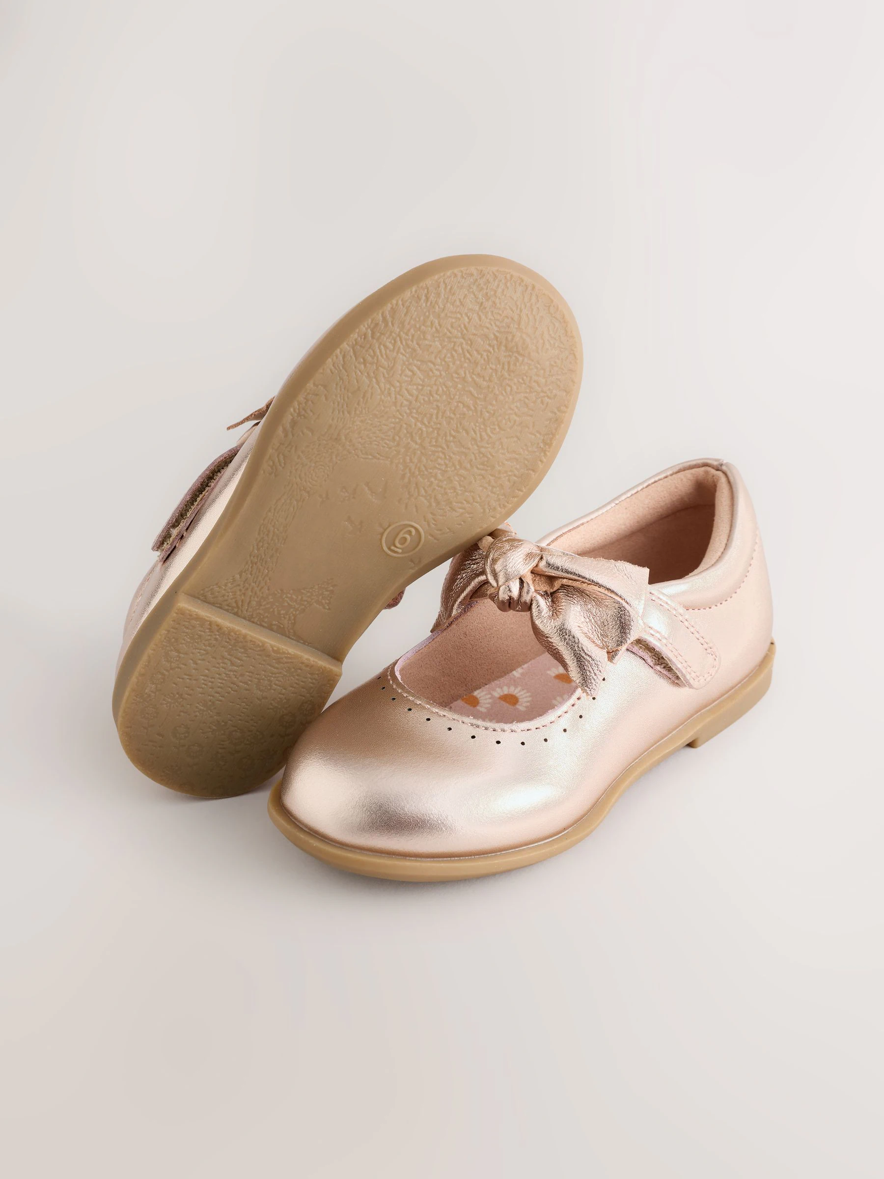 Roségoudkleurig - Leren schoenen met striksluiting