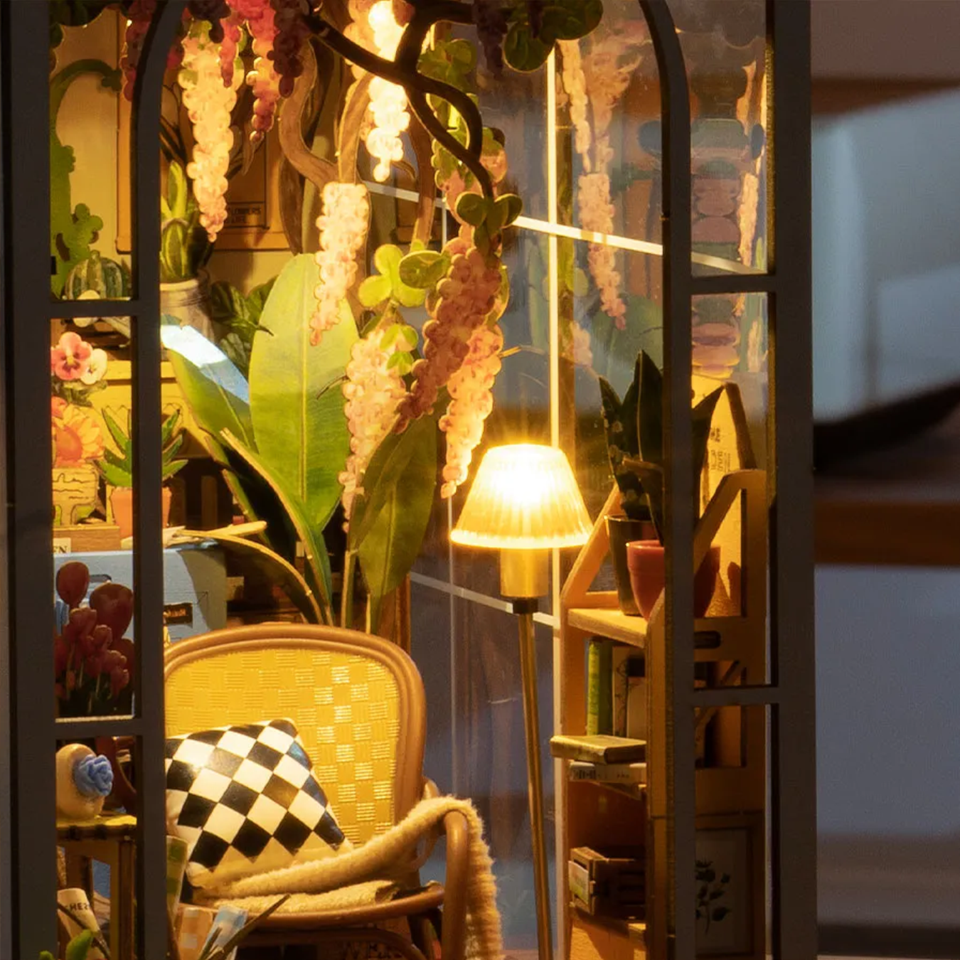(176-tlg. Set) Rolife Book Nook Modell Bausatz DIY Miniatur Haus mit Licht Home Deko Buchstütze für Erwachsene (TGB06) - Garden House