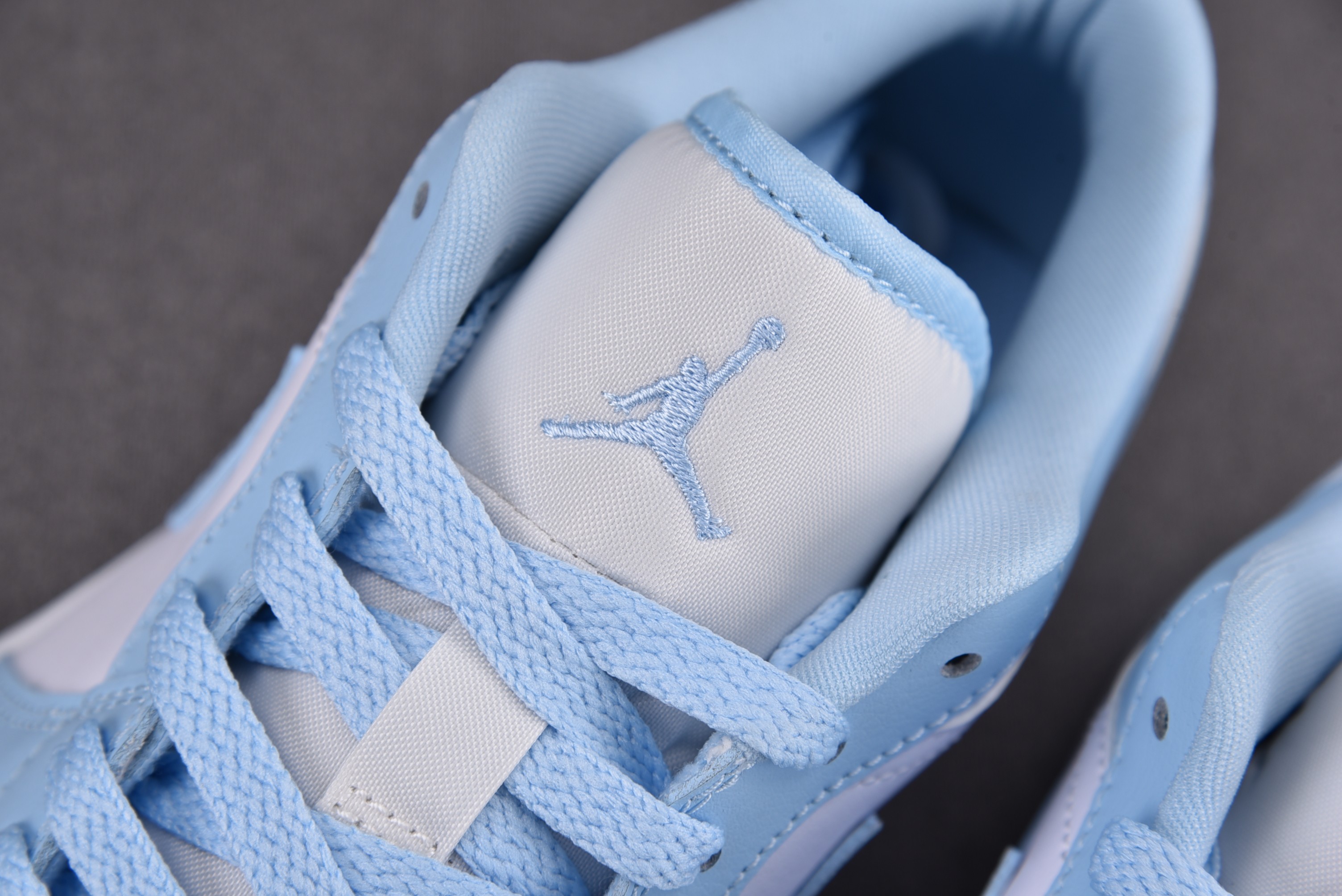 Jordan 1 Low Aluminum (Women Size!!)