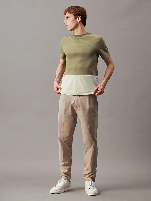 Camiseta com blocos de cores