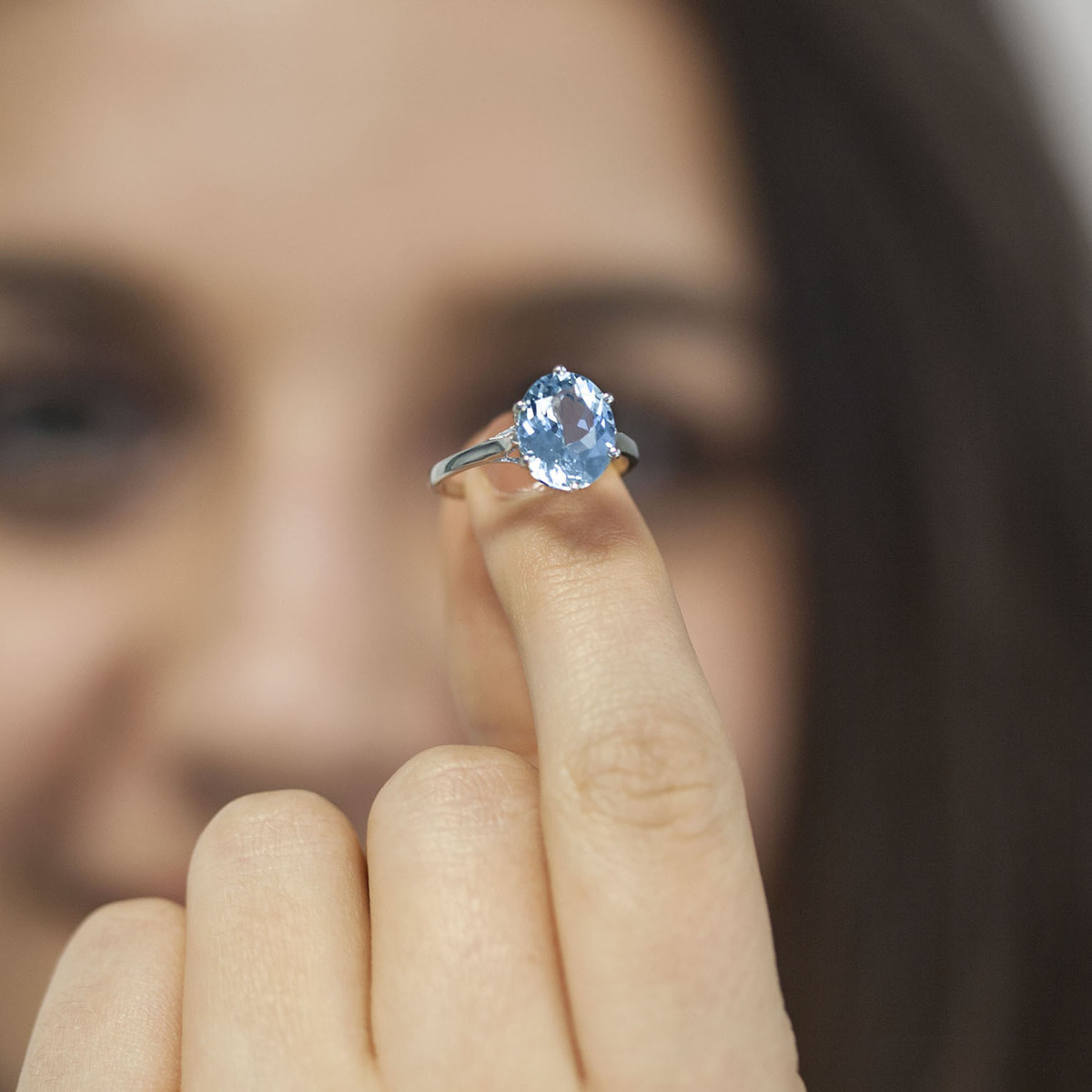 Bague or 375 blanc aigue-marine ovale