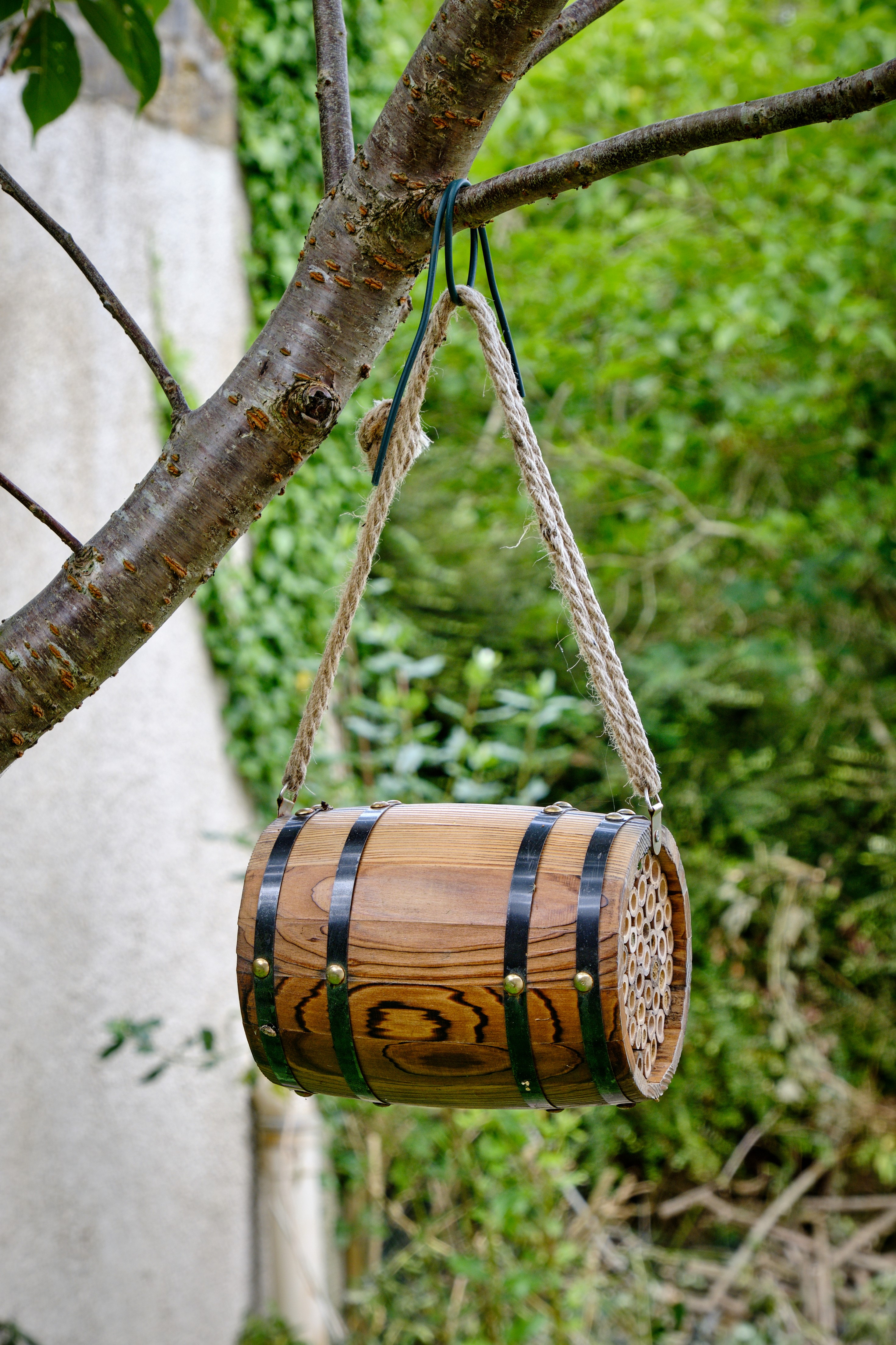 Abri pour abeilles pollinisatrices - tonneau