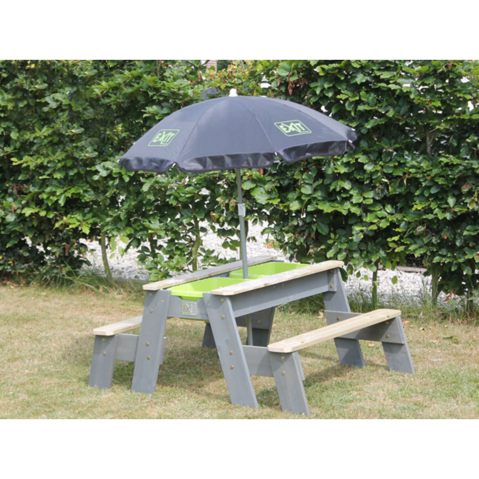 EXIT Aksent Sand,- Wasser- und Picknicktisch (2 Bänke) mit Sonnenschirm und Gartenwerkzeugen