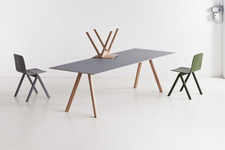 Hay Copenhague tafel CPH30 gelakt eiken 250x90 gelakt deep blue, smokey blue linoleum