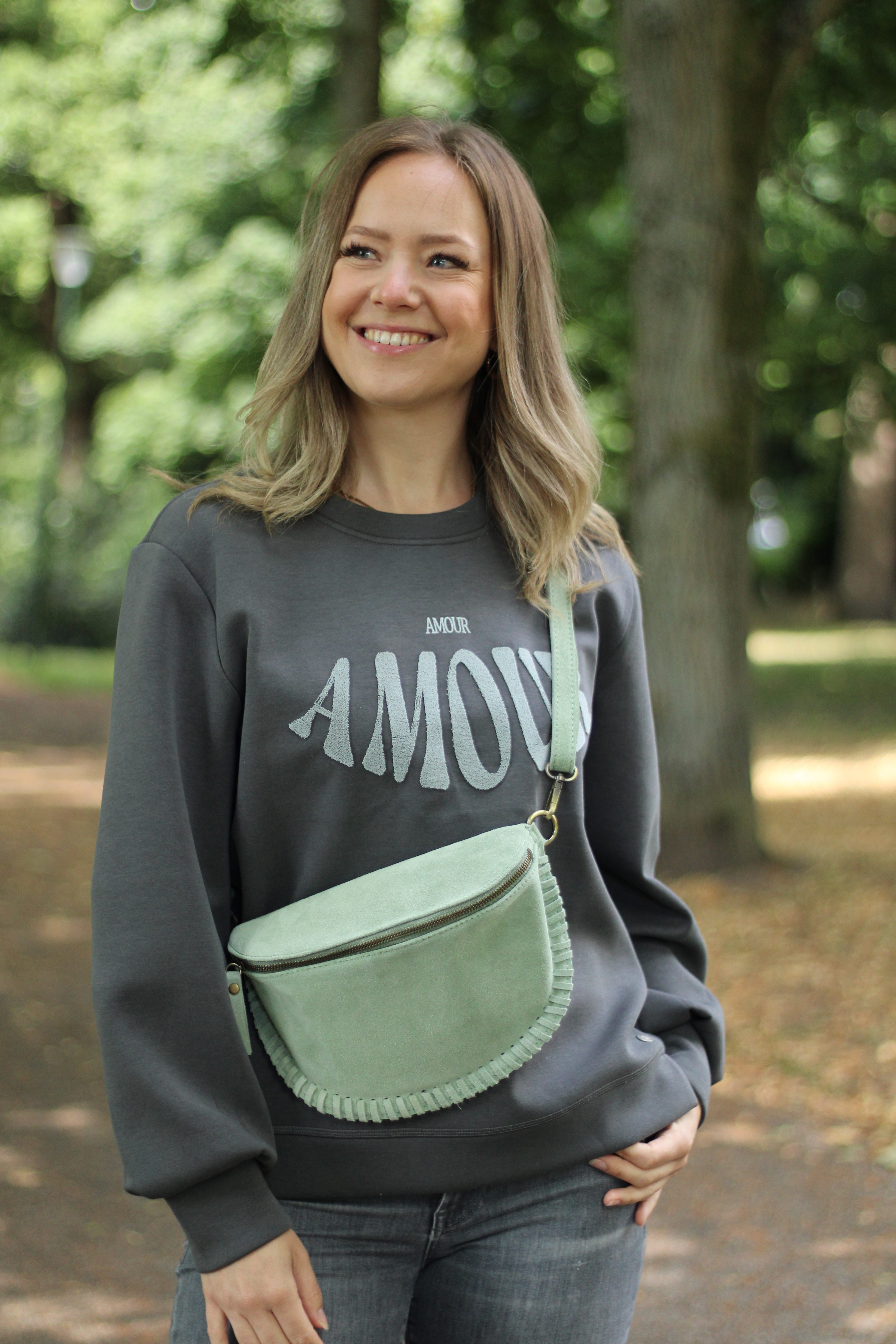 Mara Bumbag - Suede Salie Groen