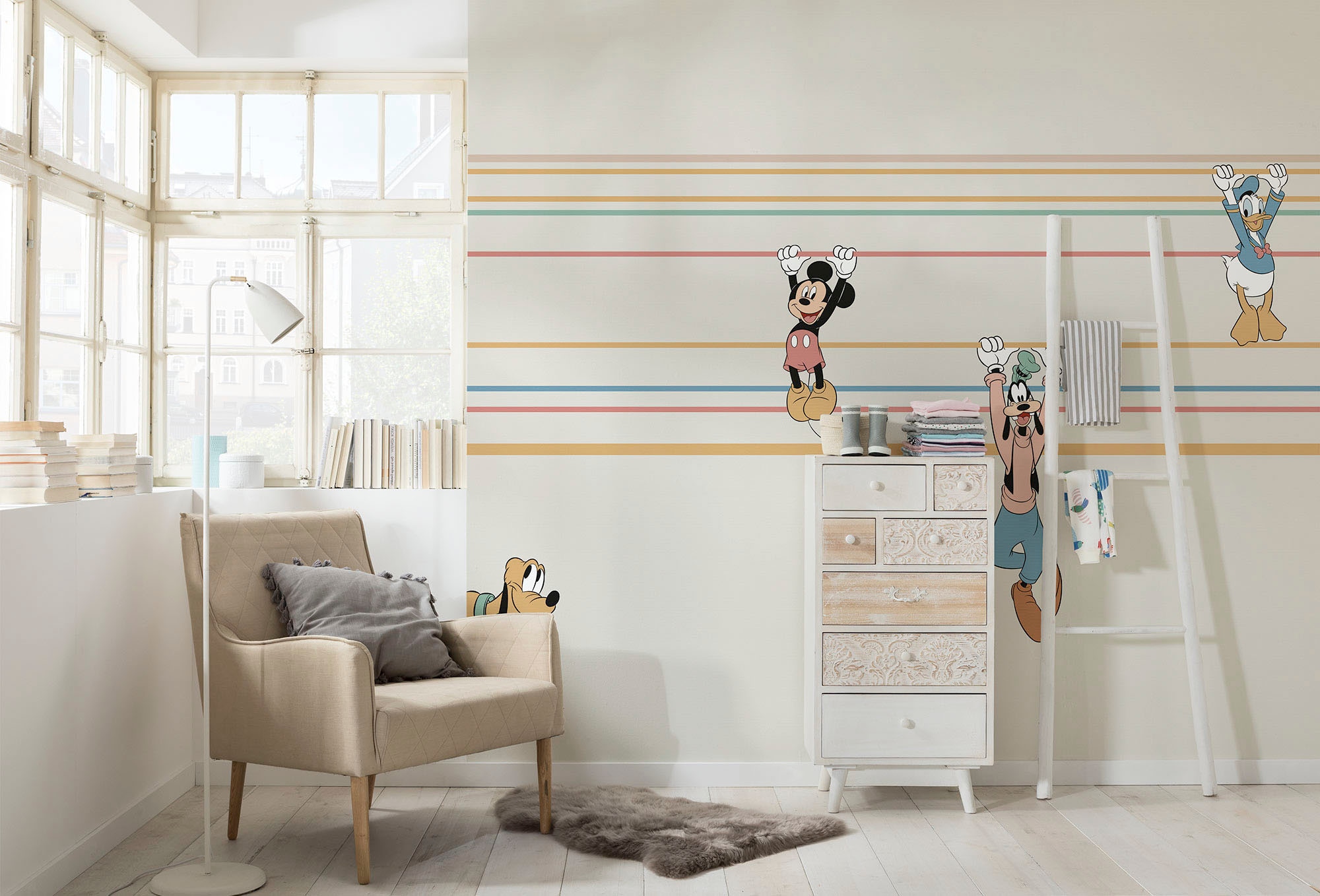Komar Fototapete »Digitaldruck Vlies -  Mickey Hanging with Friends - Grösse 300 x 250 cm« bedruckt glatt Kinderzimmer