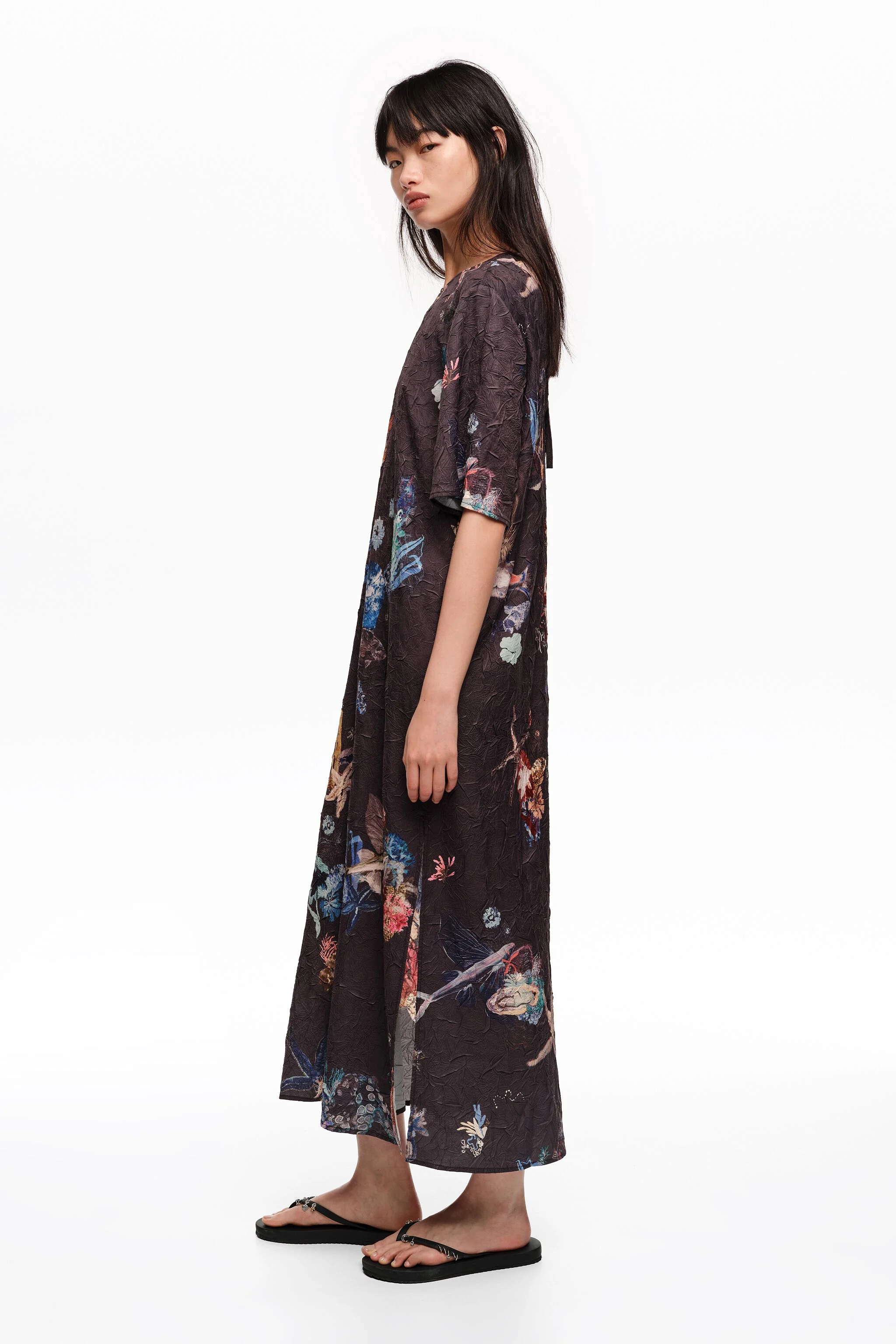 Vestido midi de malha amassada cor antracite cor fundo do mar