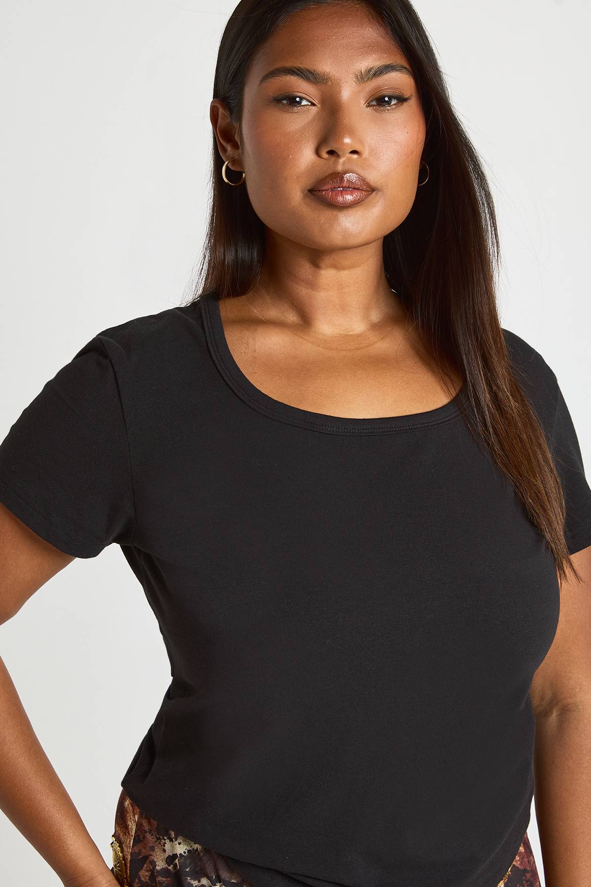 boohoo Haut Grande Taille À Manches Courtes Et Encolure Carrée