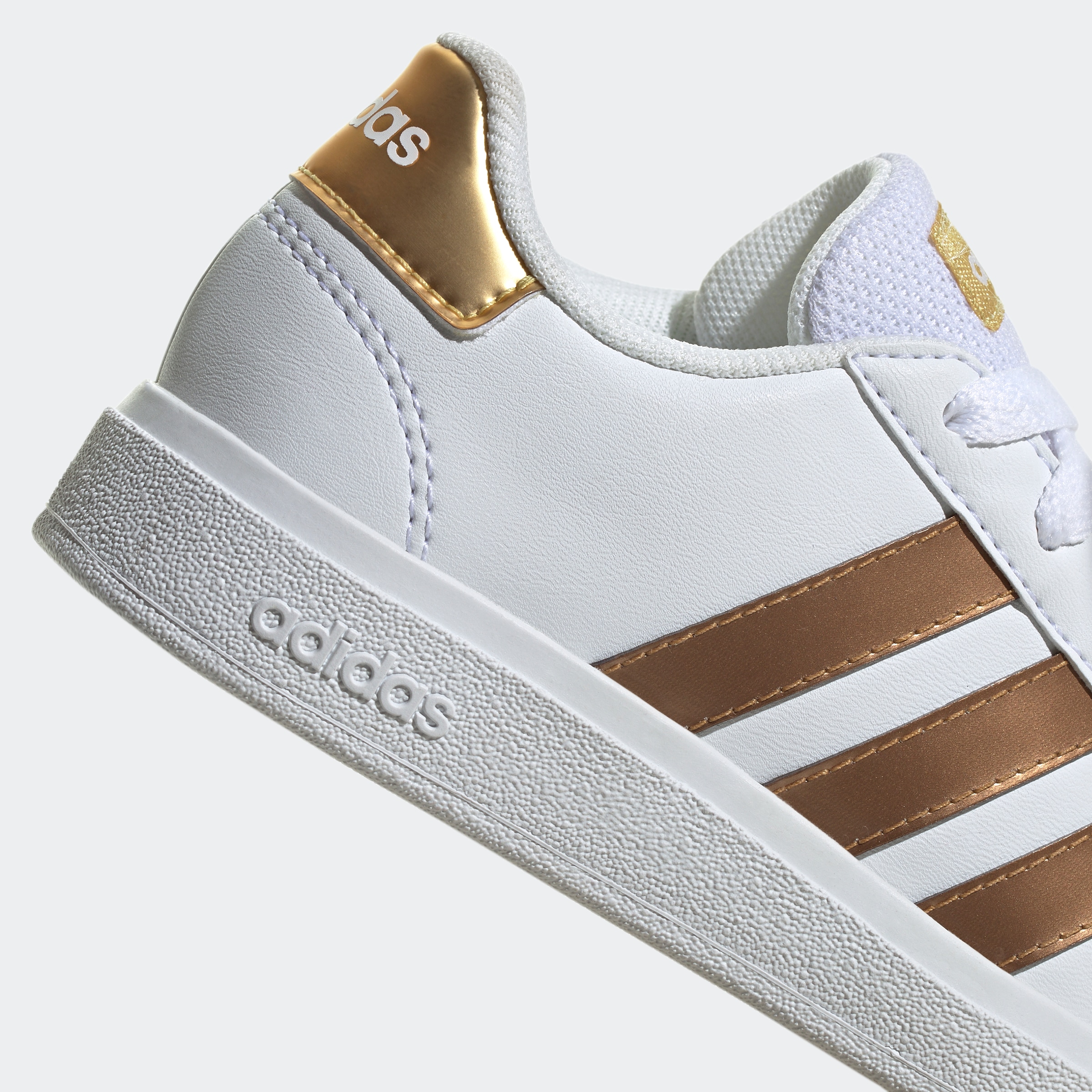 adidas Sportswear Sneaker »GRAND COURT SUSTAINABLE LACE«  Design auf den Spuren des adidas Superstar