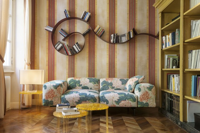 Kartell Bookworm wandplank 7 boeksteunen zwart doorzichtig