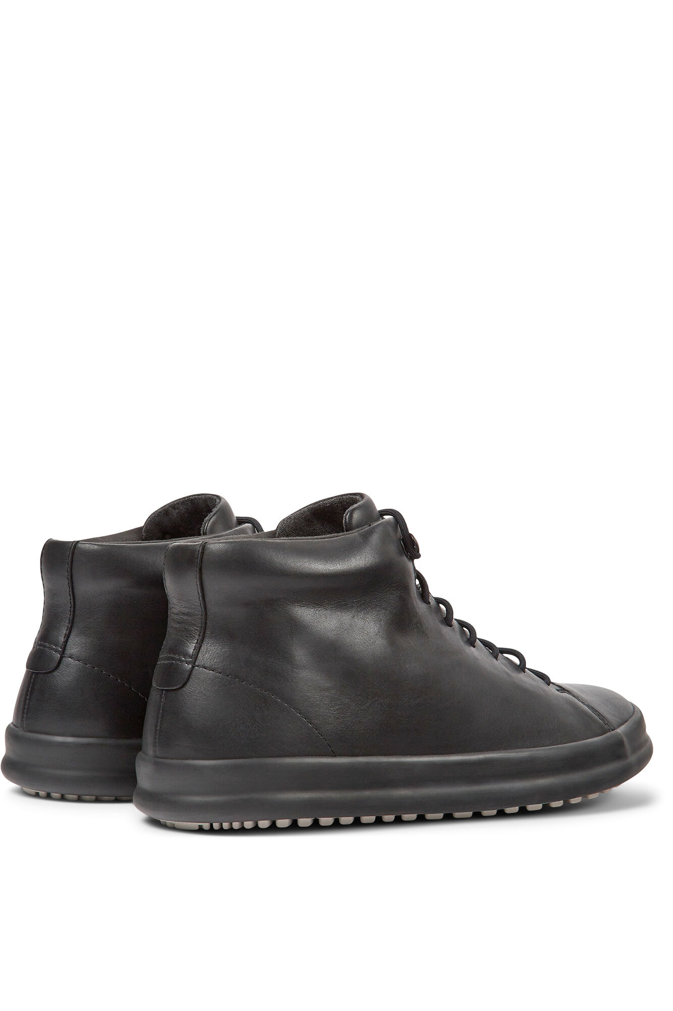 Bota masculina de estilo casual.