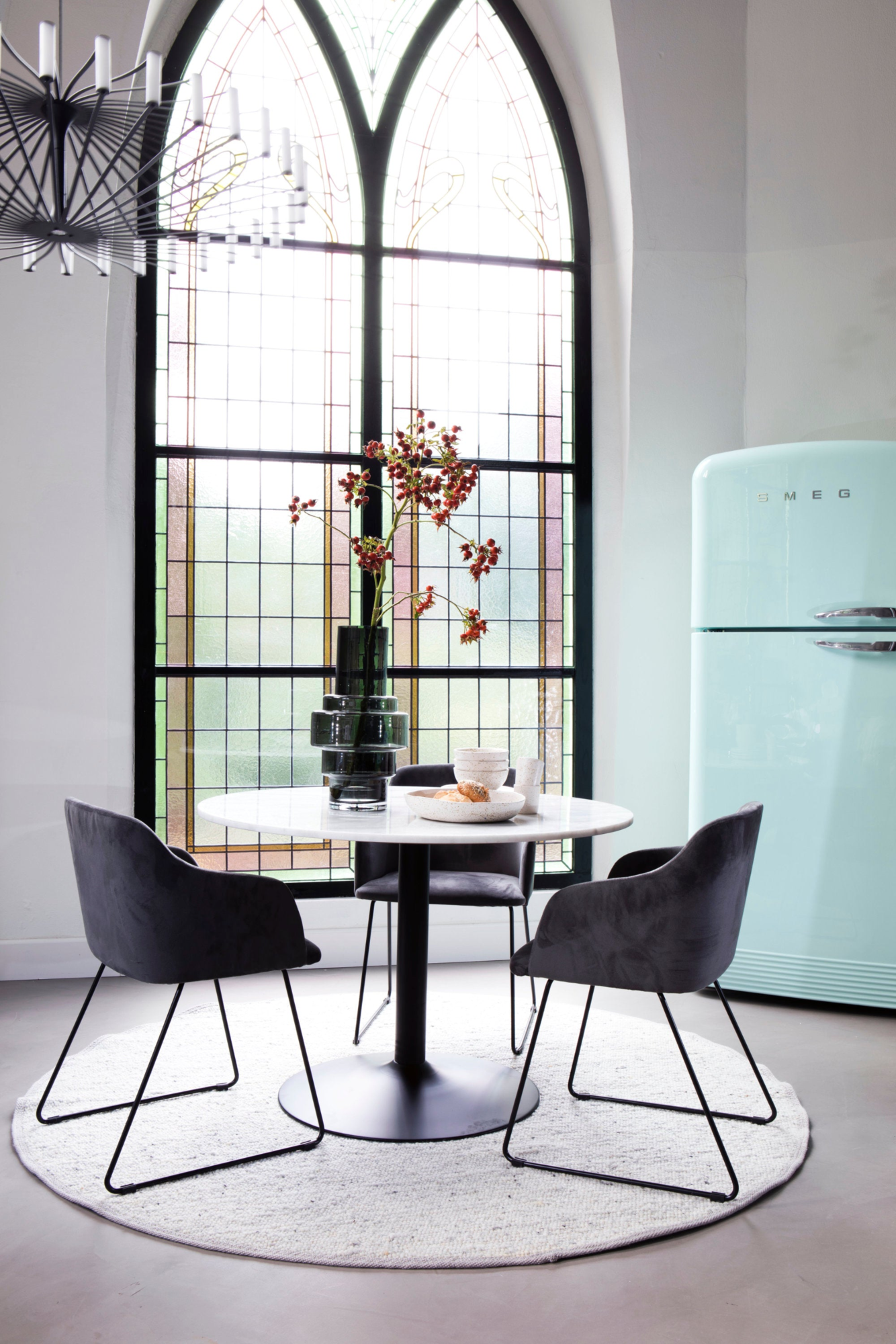 Carrara Eetkamertafel - Ø110 cm - Marmer - Zwarte poot