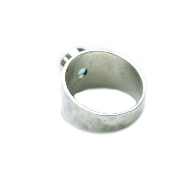 Bague jonc en argent et topaze bleue facettée