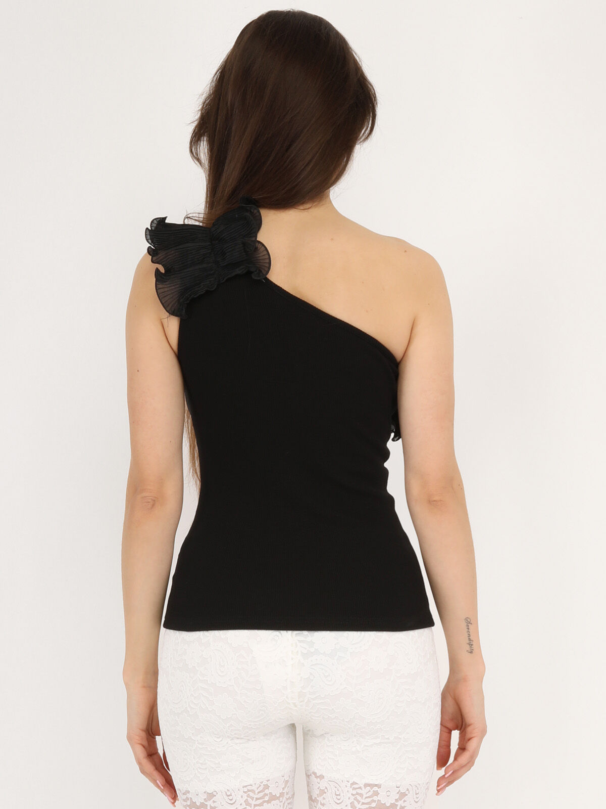 Top à col asymétrique volanté- Noir