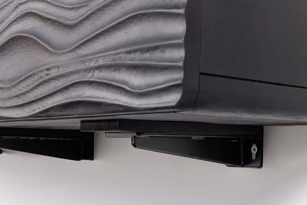 Design TV-Board WAVE 160cm schwarz Mangoholz mit 3D Schnitzereien hängend