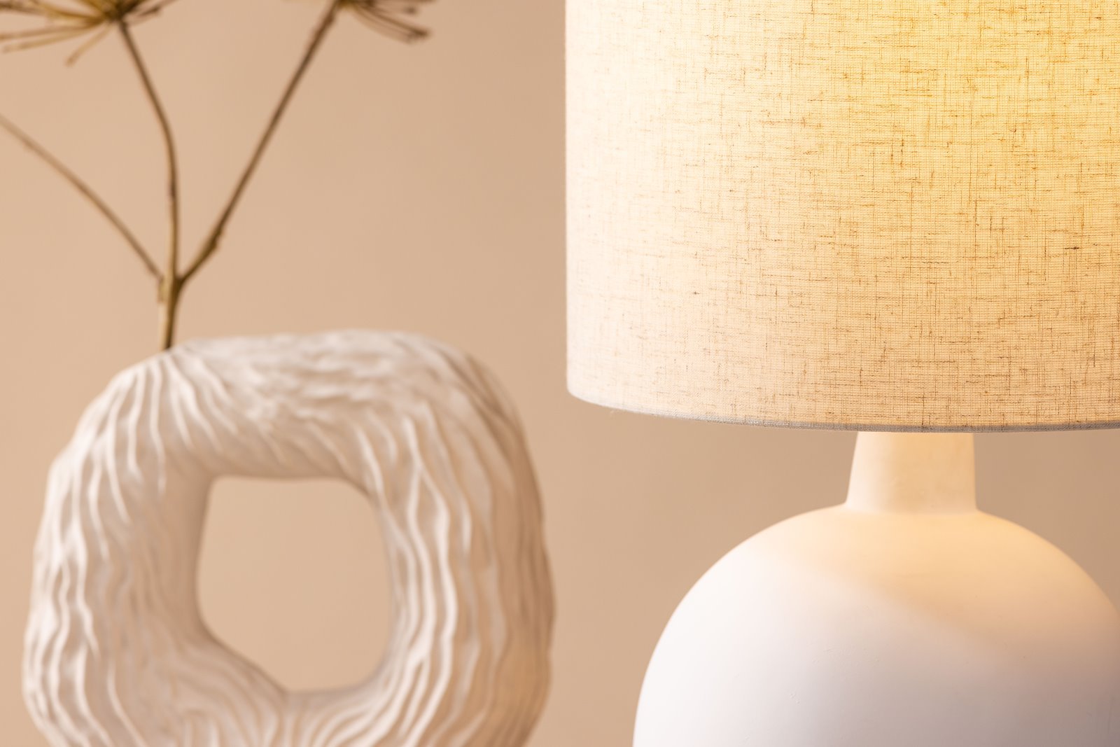 Torcello bordlampe Hvit med beige linskjerm