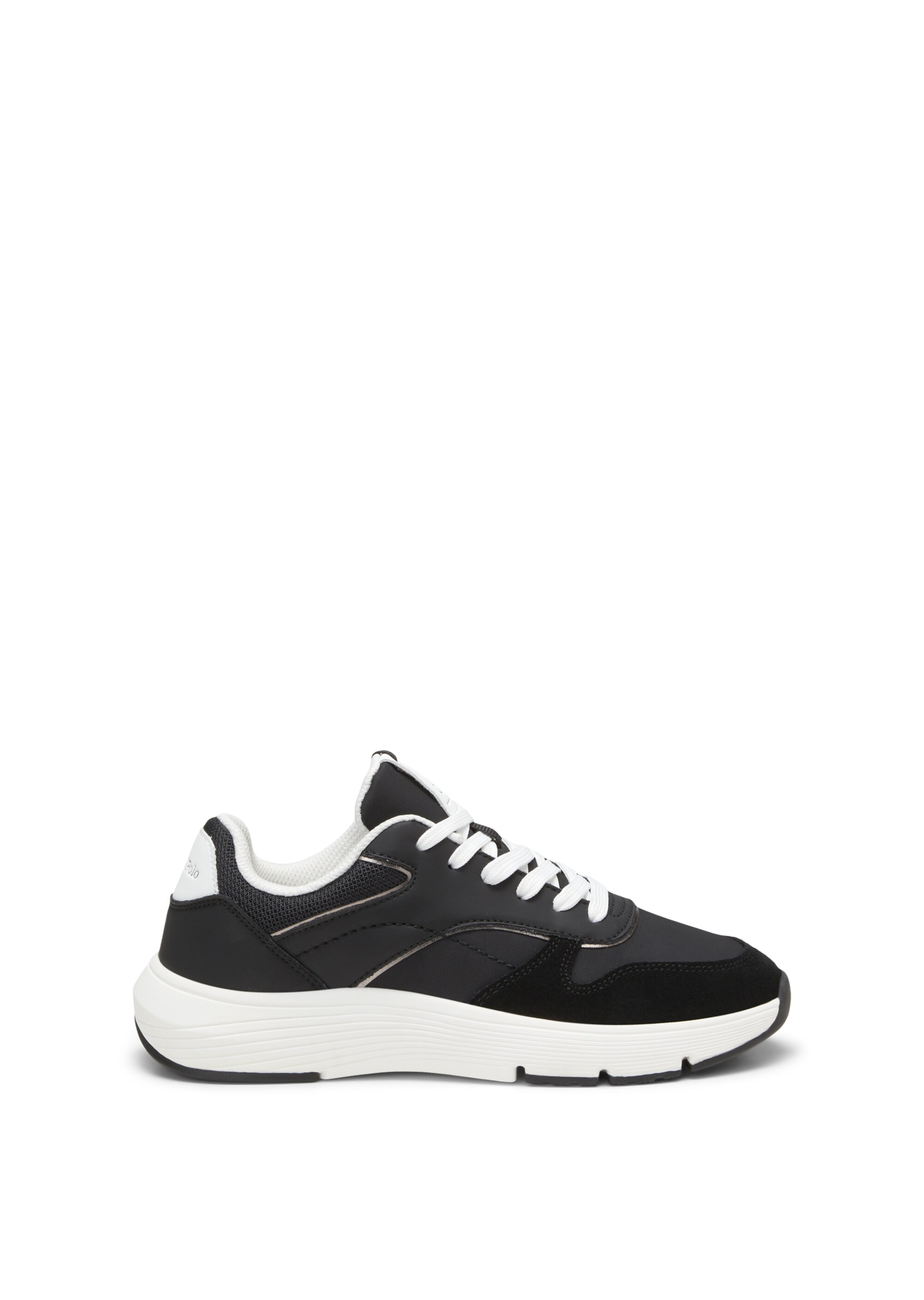Sneaker aus hochwertigem Material-Mix