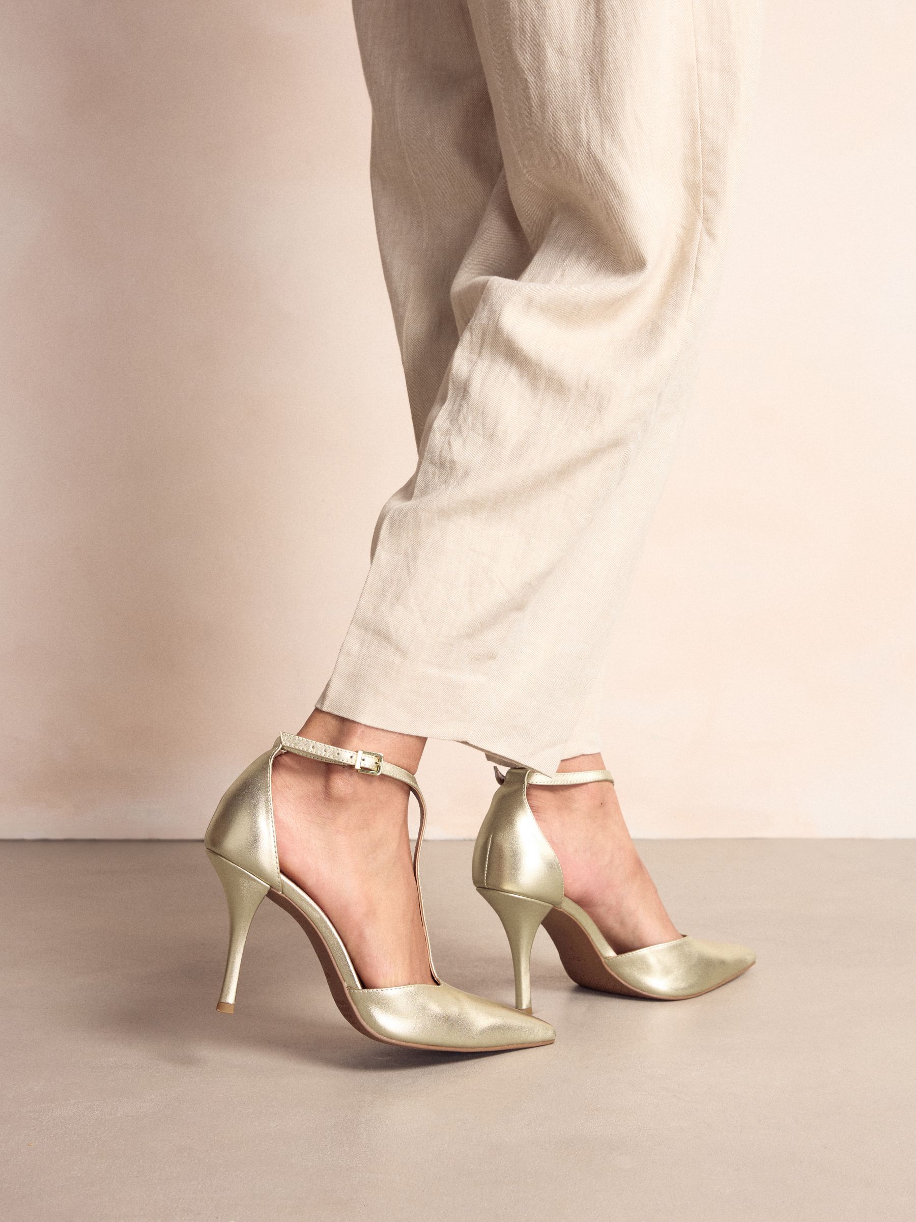 Goud - Leather T-Bar Pointed Toe Heels