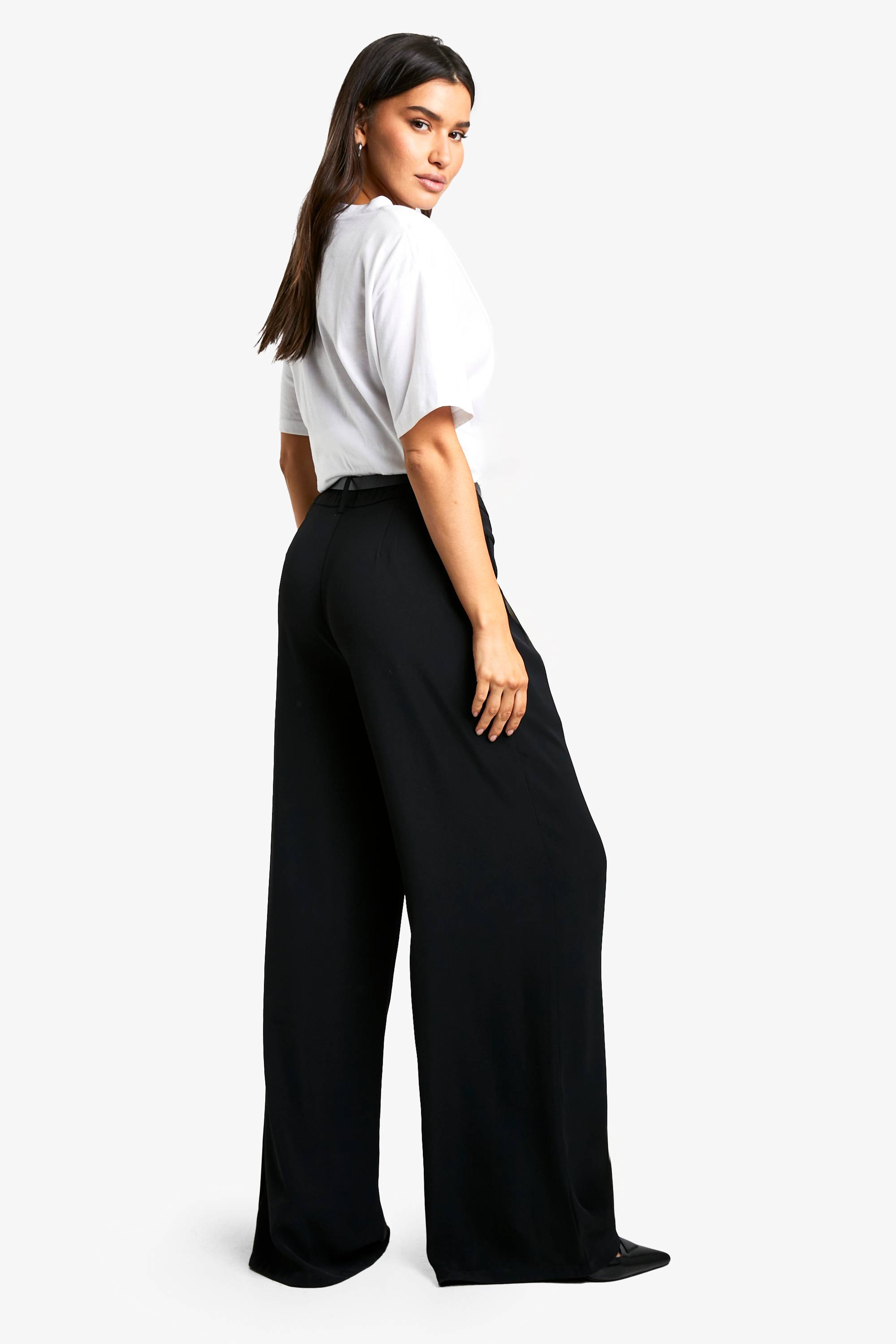 boohoo Pantalon fluide ceinturé à jambes larges pour grandes tailles
