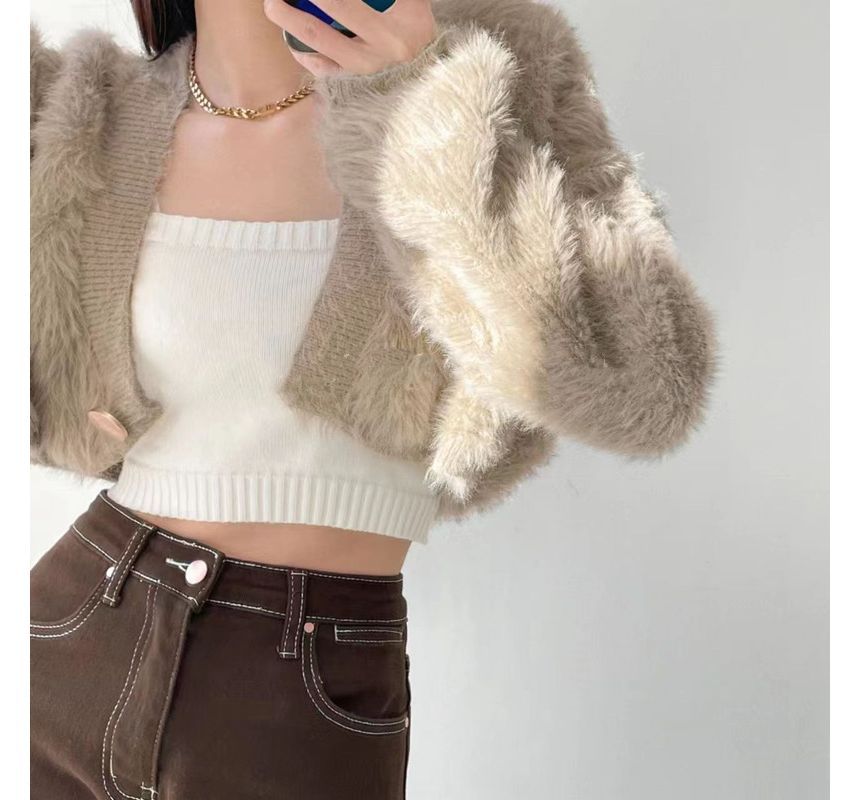 FR - V-hals effen pluizige crop top met knoopjes