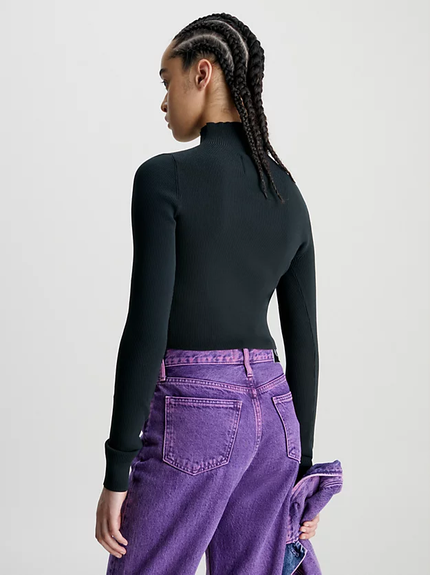 Suéter cropped de malha canelada com modelagem justa